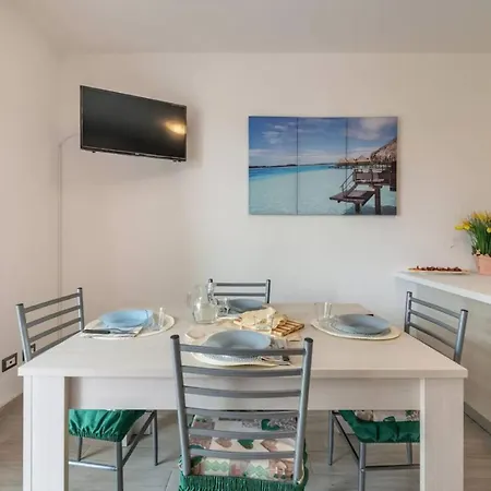 Modern For 4 Guests Near *