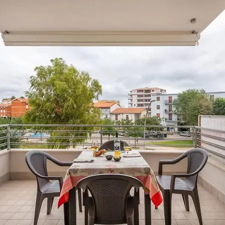 Modern For 4 Guests Near *